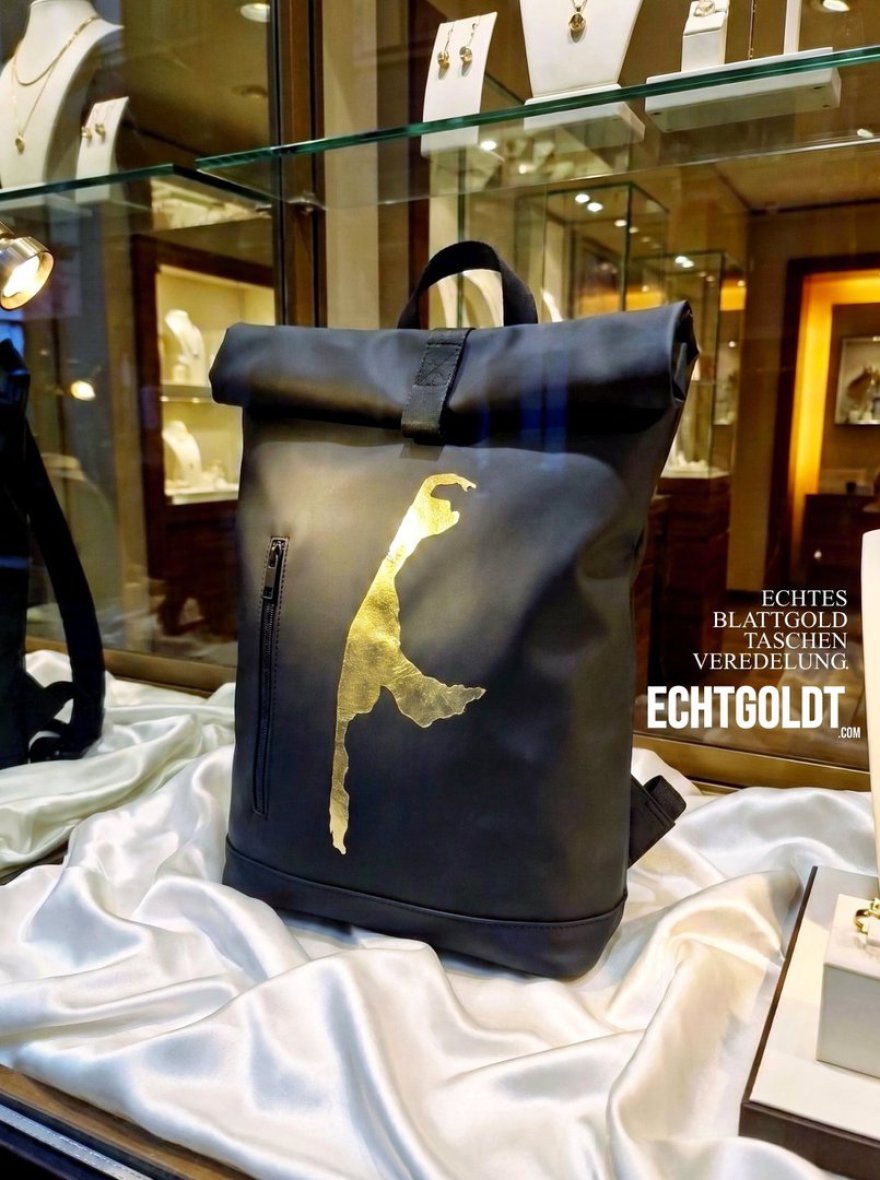 Julian Echtgoldt Real Leaf Gold on fabrics and clutch on www.echtgoldt.com Damentaschen Ausgehtaschen