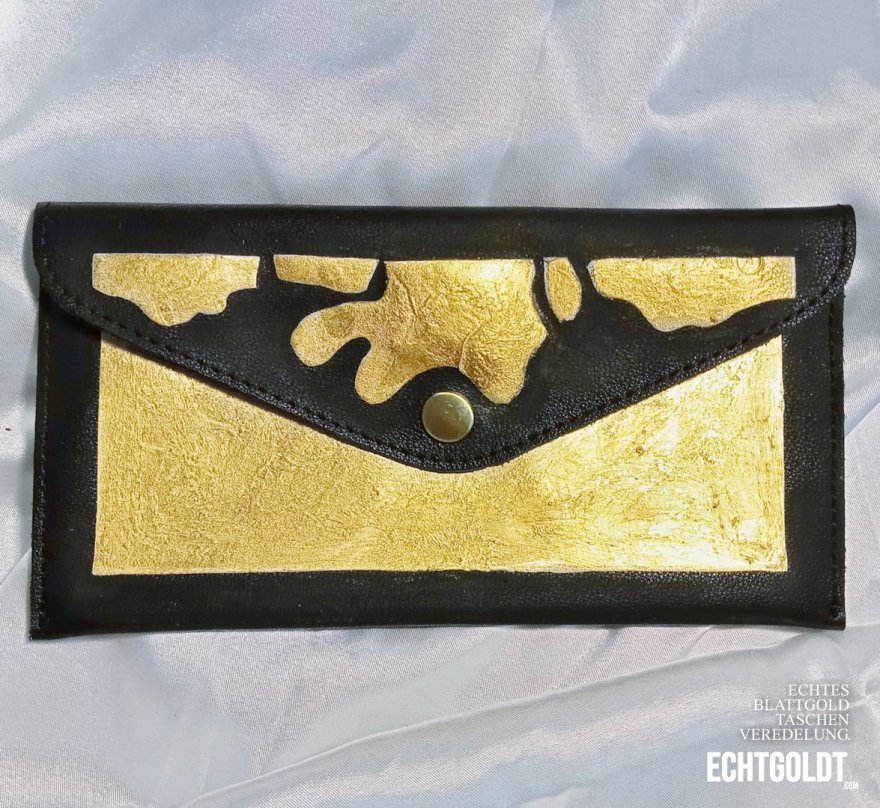 Julian Echtgoldt Real Leaf Gold on fabrics and clutch on www.echtgoldt.com Damentaschen Ausgehtaschen