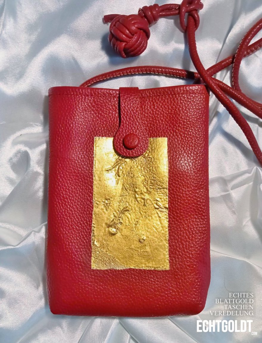 Julian Echtgoldt Real Leaf Gold on fabrics and clutch on www.echtgoldt.com Damentaschen Ausgehtaschen