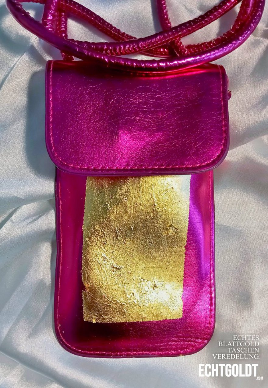 Julian Echtgoldt Real Leaf Gold on fabrics and clutch on www.echtgoldt.com Damentaschen Ausgehtaschen